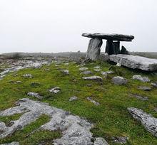 Le dolmen de Poulnabrone, jadis consacré aux rites et aux sacrifices.