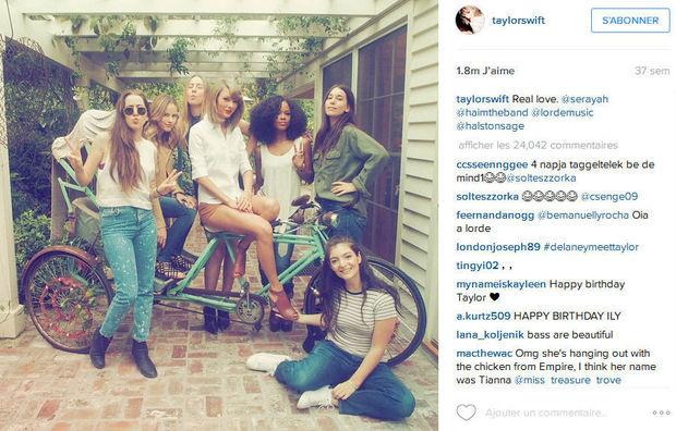 Taylor Swift et son crew, sur Instagram, avec pour commentaire de la chanteuse un laconique 