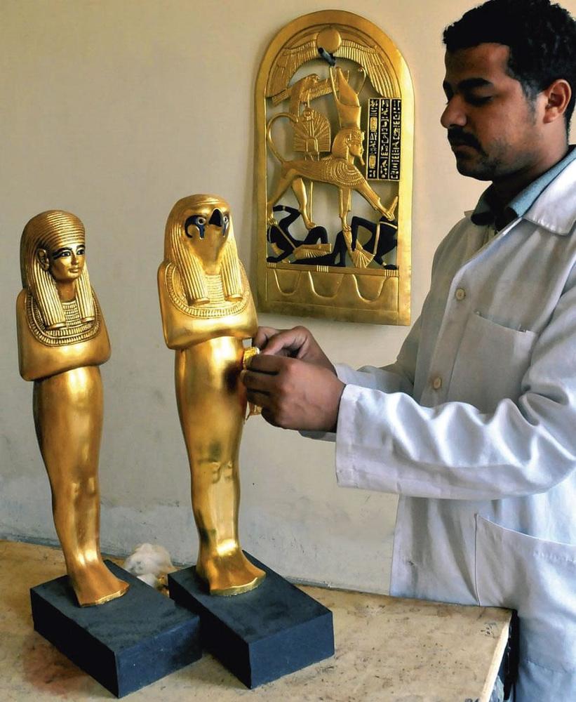 Les ateliers du ministère égyptien des Antiquités s'occupent de la restauration de pièces inestimables.