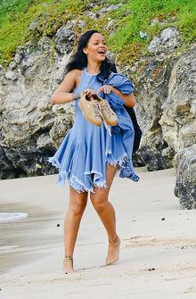 Rihanna dans une robe Marques'Almeida.
