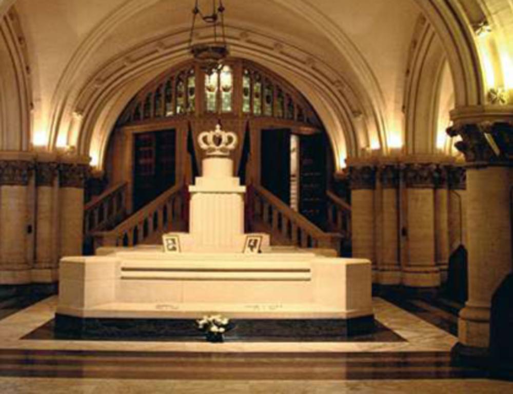 La crypte royale située dans l'église Notre-Dame de Laeken est le lieu de sépulture de tous les souverains belges régnants et leurs épouses.