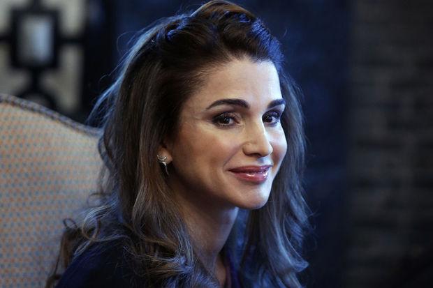  La reine Rania de Jordanie, en visite au château de Val Duchesse à Bruxelles, en janvier 2016. Une icône de style de longue date qui doit payer le prix fort pour préserver sa beauté