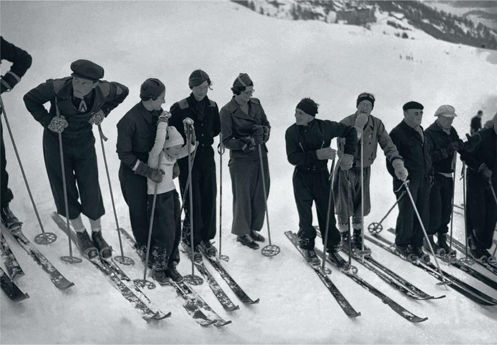 1935, Saint-Moritz, en Suisse. Astrid et sa fille, Joséphine-Charlotte.
