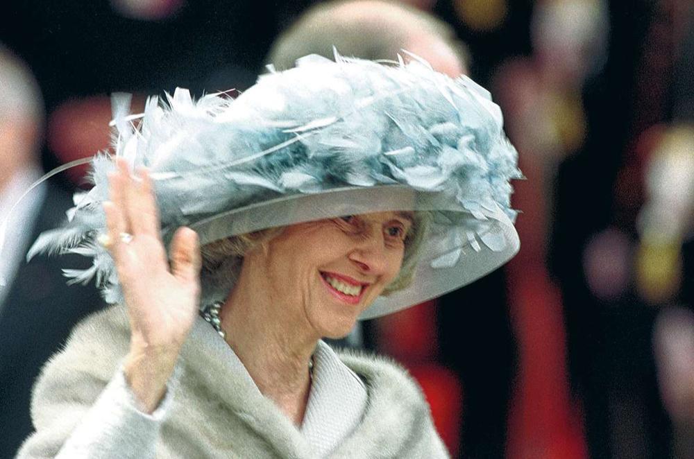 La reine au mariage de Philippe et Mathilde, le 4 décembre 1999.