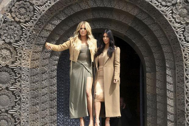 Kourtney et Kim Kardashian, stars américaines de la téléréalité, de retour en 2015 sur la terre de leurs ancêtre, à Erevan