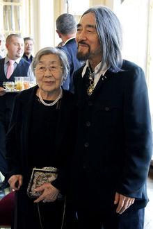 Le styliste Yohji Yamamoto et sa mère Fumi
