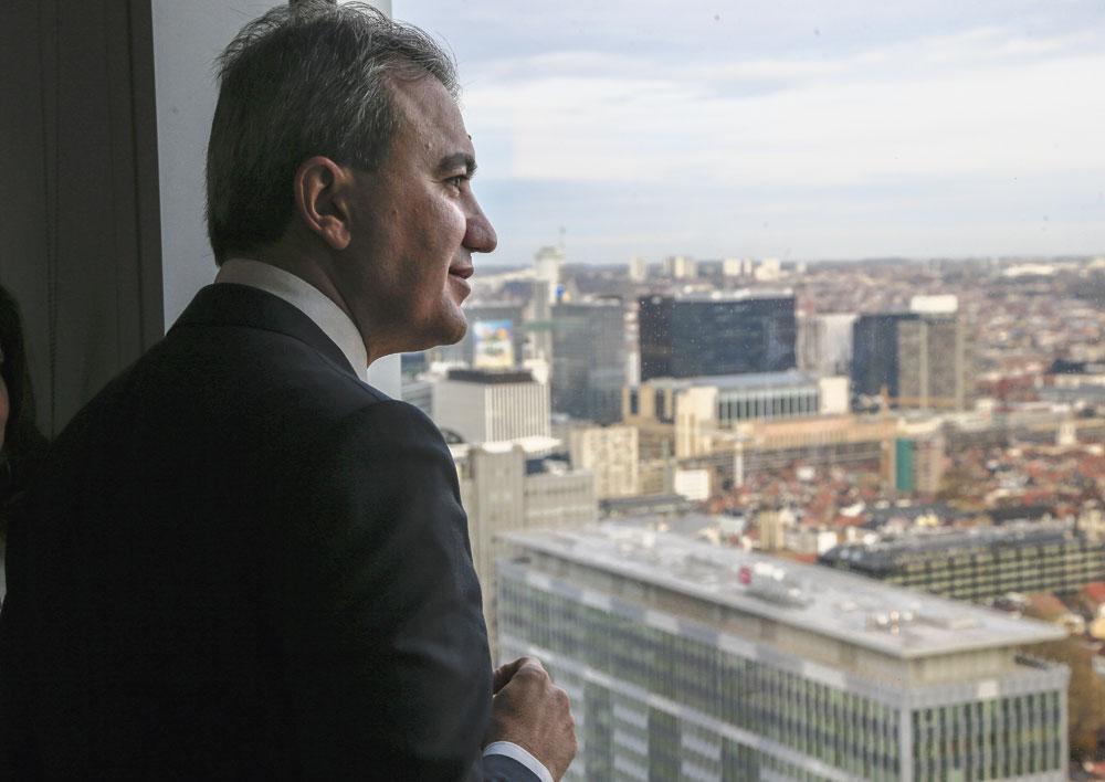 Emir Kir ne s'en cache plus : il veut interdire la prostitution et déployer de grands projets immobiliers.