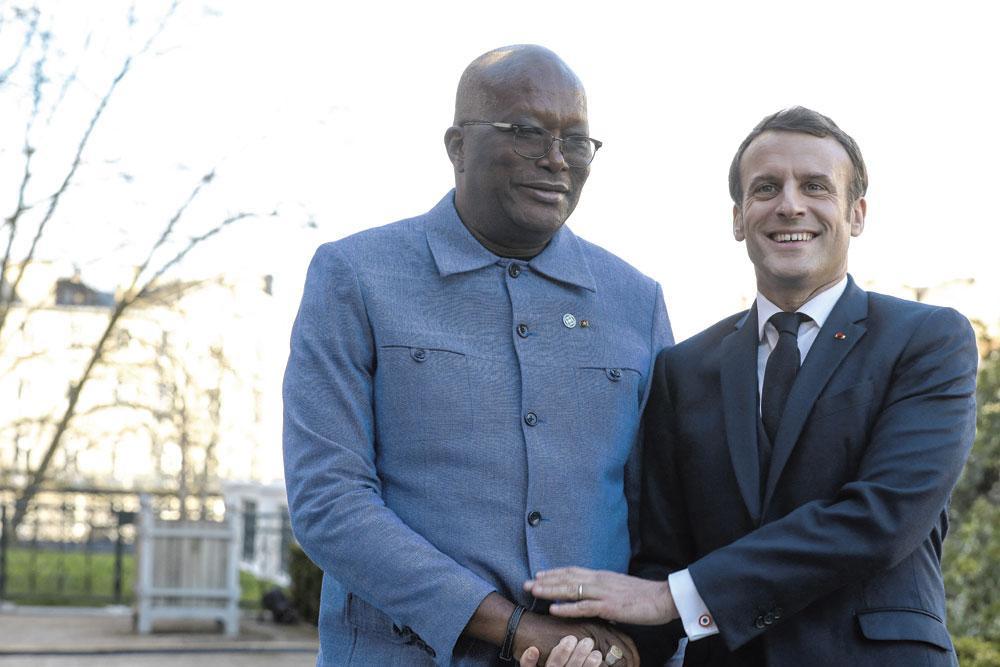Le président burkinabé, Roch Marc Christian Kaboré, (ici avec Emmanuel Macron au sommet du G5 Sahel, le 13 janvier) a été élu président en novembre 2015 après la révolte populaire.