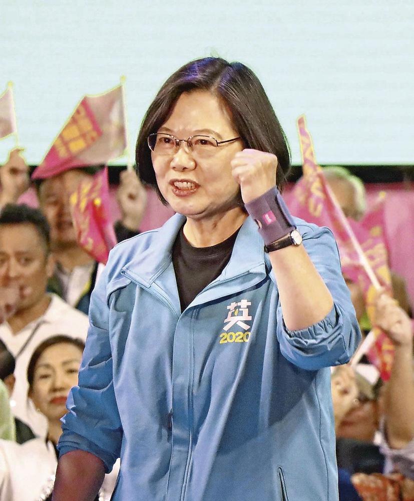 La candidate du parti démocrate Tsai Ing-wen, en campagne pour sa réélection, à Taipei, le 17 novembre.