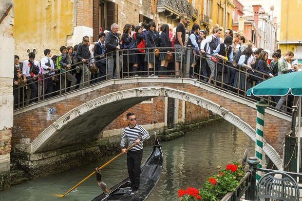 Venise, ses ponts, ses gondoliers, ... et ses touristes