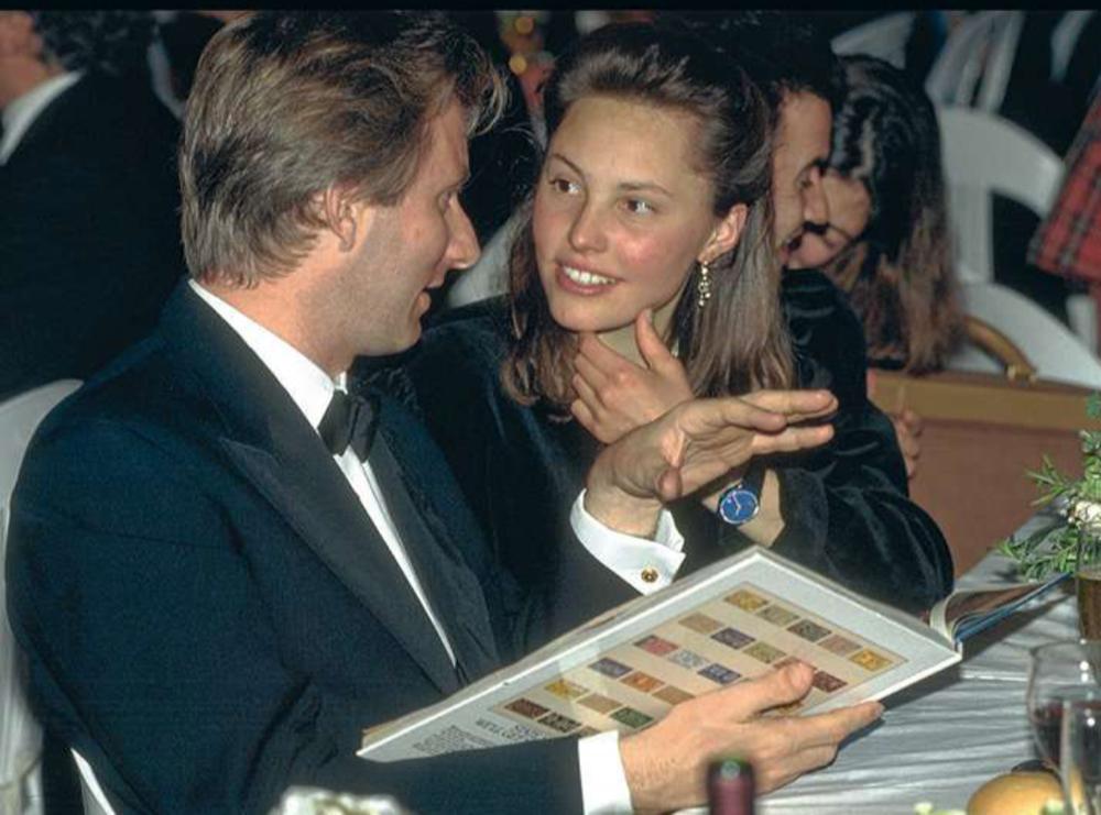 11 juin 1995. Le prince Philippe et Marie-Alix d'Udekem d'Acoz discutent lors d'une soirée de charité. Soeur de Mathilde, elle décèdera tragiquement deux ans plus tard.