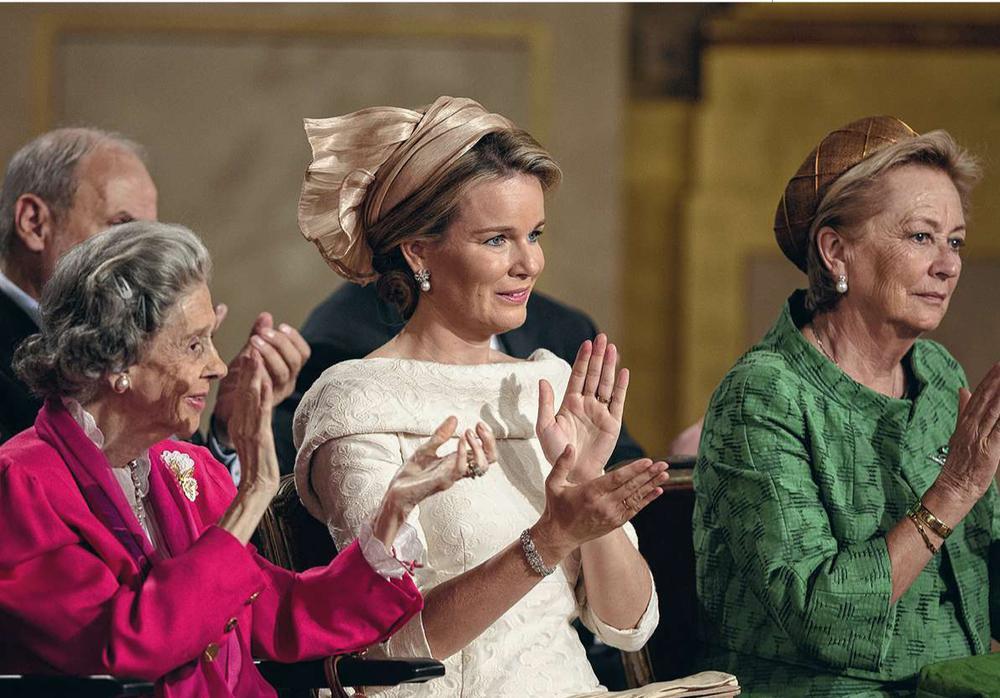 21 juillet 2013. Fabiola, Mathilde et Paola écoutent le discours du roi Albert II au palais royal.