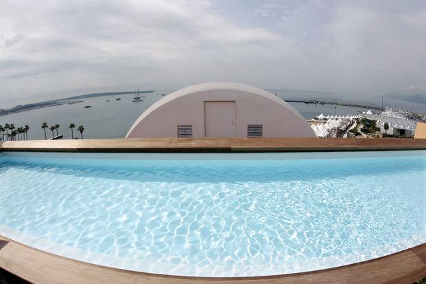 Vue de la piscine privée du Majestic, à Cannes