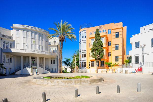 Le square Bialik à Tel Aviv rassemble plusieurs exemples d'architectures typiques du Bauhaus