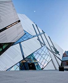 Le Royal Ontario Museum (ROM), l'un des nombreux joyaux architecturaux de la ville.