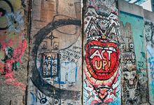 Le Newseum, où l'on trouve notamment un pan du mur de Berlin.