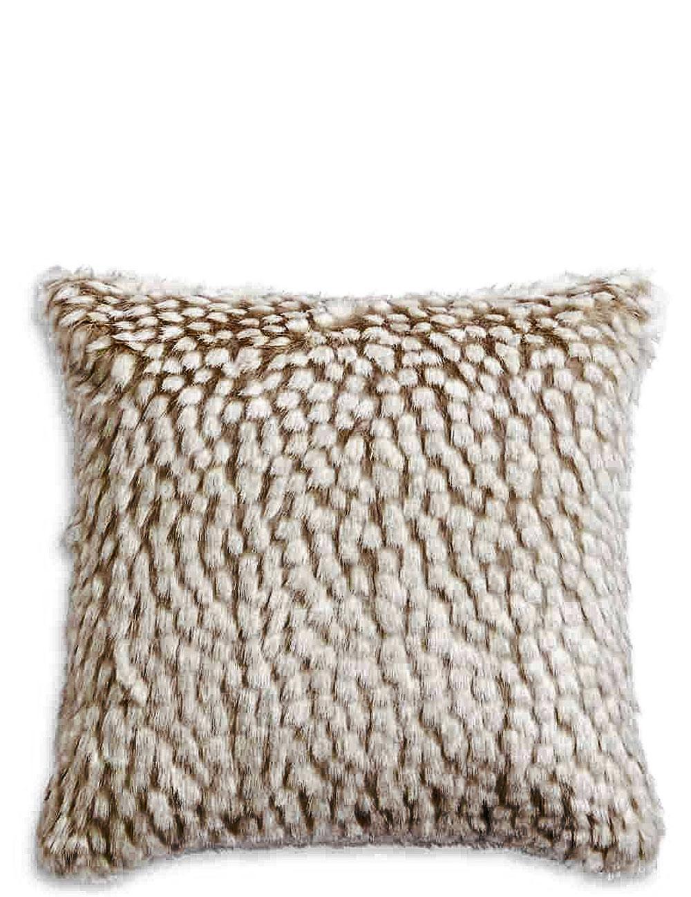 Coussin Speckled faux fur, Marks and Spencer