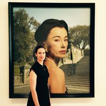 Annelies De Rouck, sous le regard de Cindy Sherman, au Musée Whitney qu'elle affectionne tout particulièrement. 