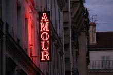 L'enseigne de l'Hôtel Amour, dans le 9e à Paris