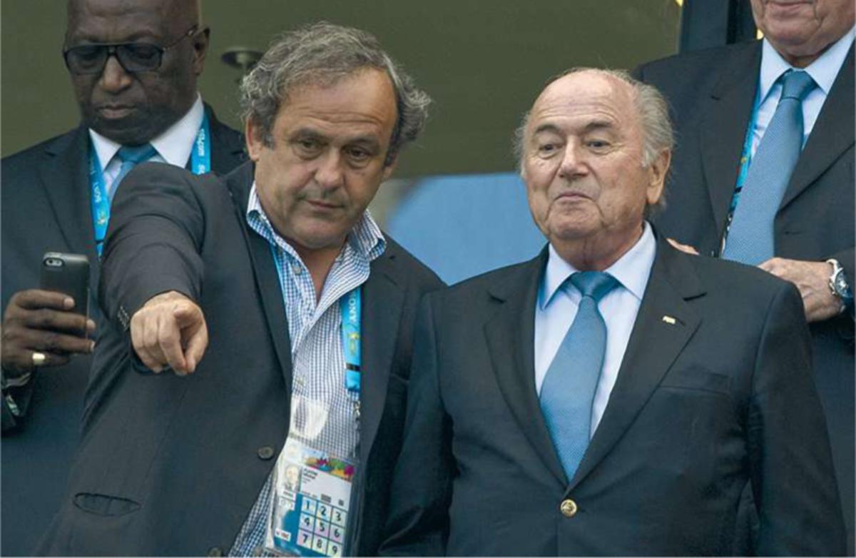 Sepp Blatter, l'ancien patron de la FIFA, la fédération internationale de football et Michel Platini.