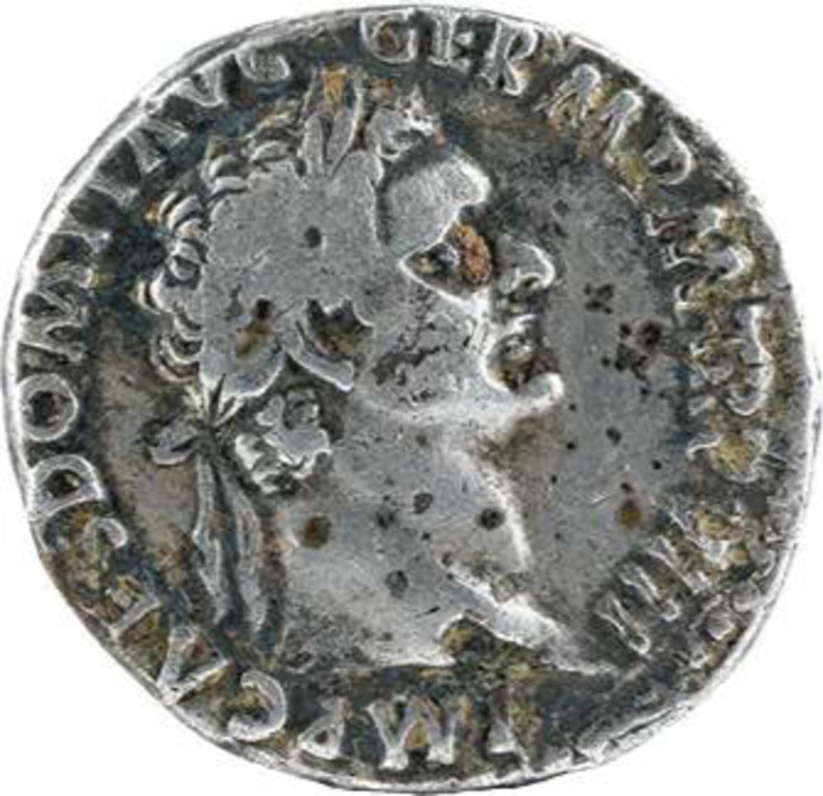 Denier d'argent à l'effigie de l'empereur Domitien.