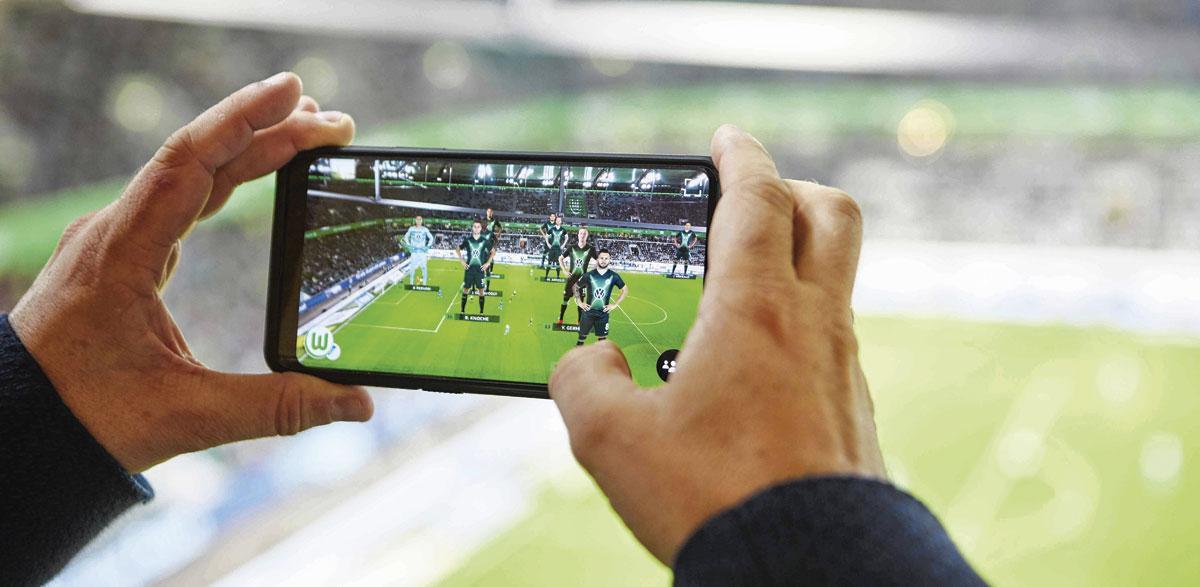 Assister à un match en réalité augmentée, avec des infos en temps réel sur chaque joueur : une expérience réussie à Wolfsburg, en septembre dernier.