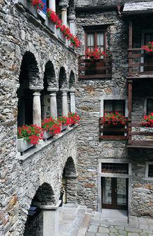 Casa Vanni, beau refuge de pierre au centre de Viganella.