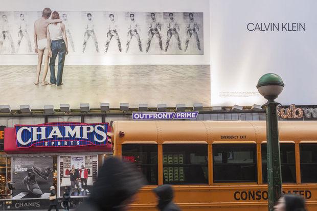Calvin Klein abandonne la mode haut de gamme