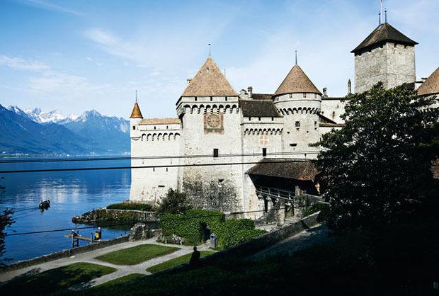 Sur les rives du lac Léman, le magnifique château de Chillon.