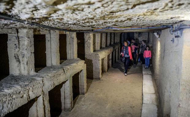 Lutte contre la montée des eaux dans des anciennes catacombes égyptiennes