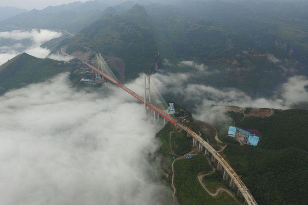 Chine: Le pont le plus haut du monde (vidéo)