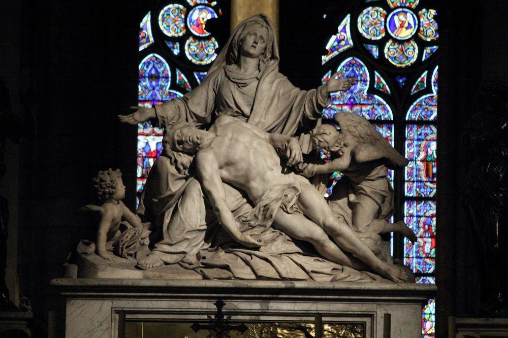 Descente de croix scupltée par Nicolas Coustou, conservée à Notre Dame de Paris