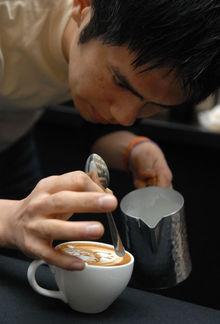 Le Japon, pays du thé, s'éveille au café haut de gamme
