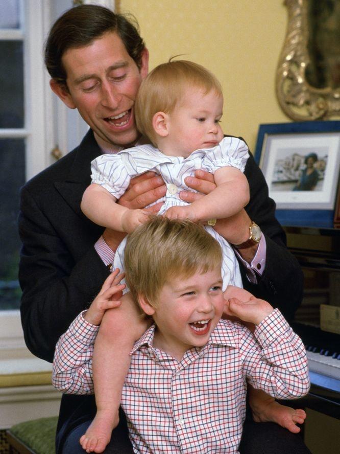 Le prince Charles avec ses deux fils