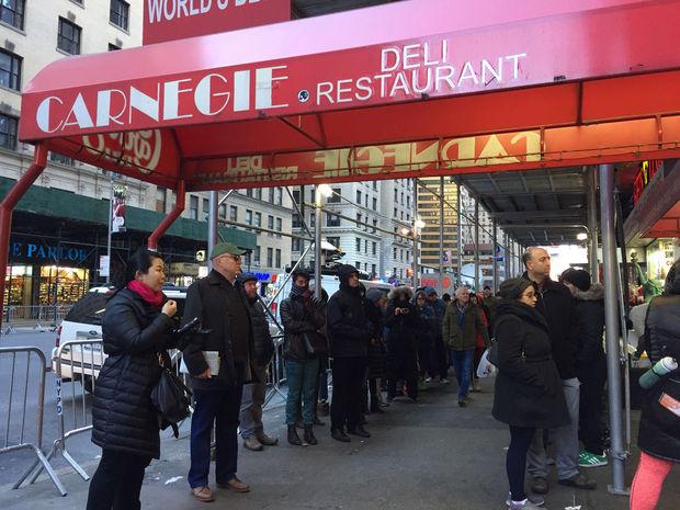 Une institution new-yorkaise, le Carnegie Deli, a fermé ses portes