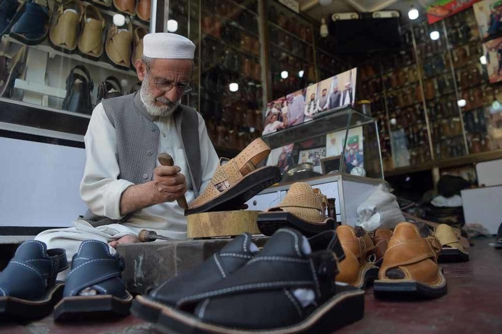Un zeste de sandale pakistanaise chez Louboutin