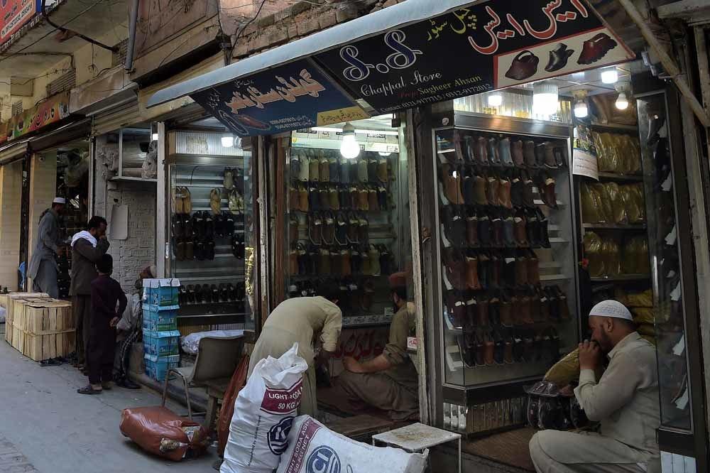 Un zeste de sandale pakistanaise chez Louboutin