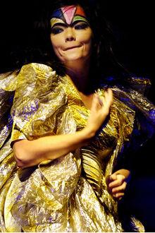 Björk dénonce le sexisme de la presse musicale