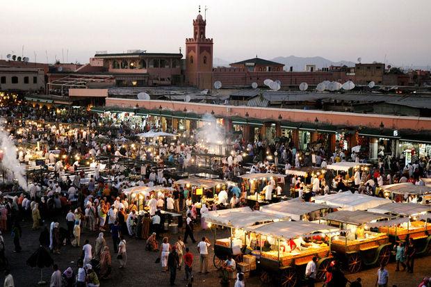 La fameuse Place Djemaa el-Fna à Marrakech 