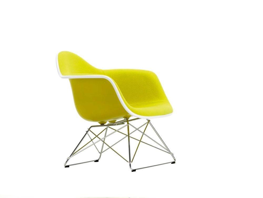 Plastic chair LAR rembourrée de Ray et Charles Eames, Vitra
