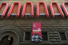 Le palais Strozzi, à Florence, redécoré de façon engagée par l'artiste Ai Weiwei.
