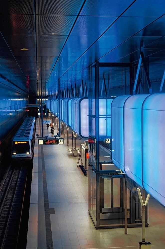 Les jolies lumières de la station de métro HafenCity Universität.