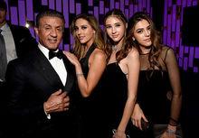 Sylvester Stallone, accompagné de ses filles: Scarlet Rose Stallone, Sophia Rose Stallone et Sistine Rose Stallone 