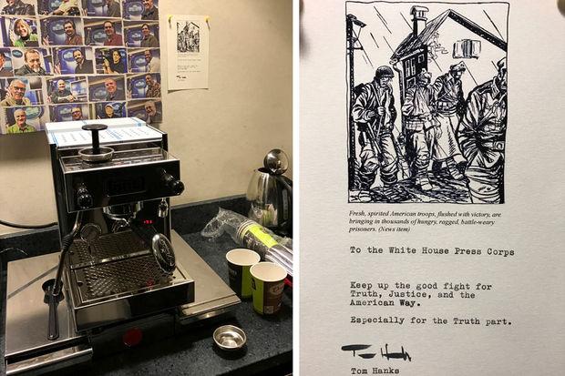 La fameuse machine aà café offerte par Tom Hanks aux journalistes en poste à la Maison Blanche, ainsi que la lettre accompagnant ce cadeau