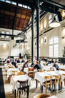 Le Café-restaurant Amsterdam, une table sans mauvaise surprise où il y a toujours de la place, vu la grandeur des lieux. 