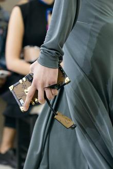 La malle Louis Vuitton se décline version smartphone