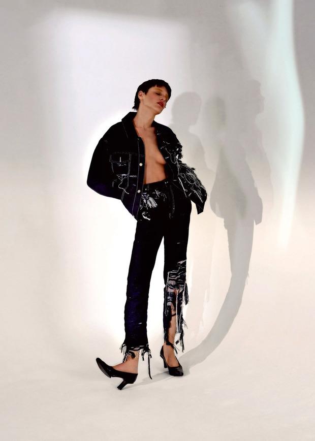 Pour Cheap Monday, Faustine Steinmetz a conçu des modèles lacérés, effilochés. 