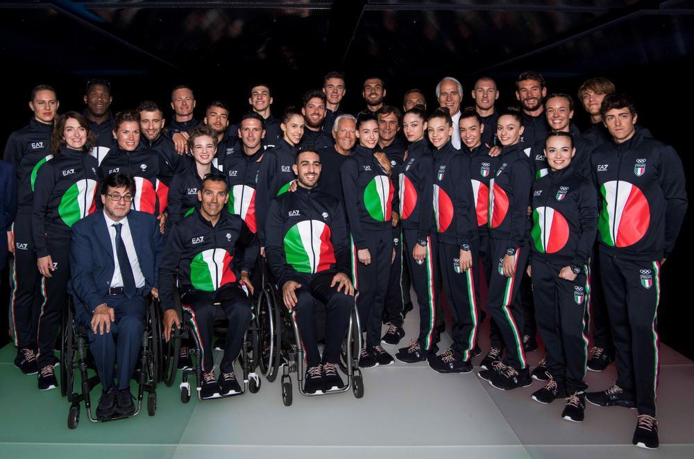 Giorgio Armani et les athlètes de l'équipe italienne