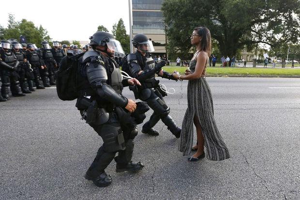 Iesha Evans, devenue par ce cliché, icöne de la lutte du mouvement  Black Lives Matters