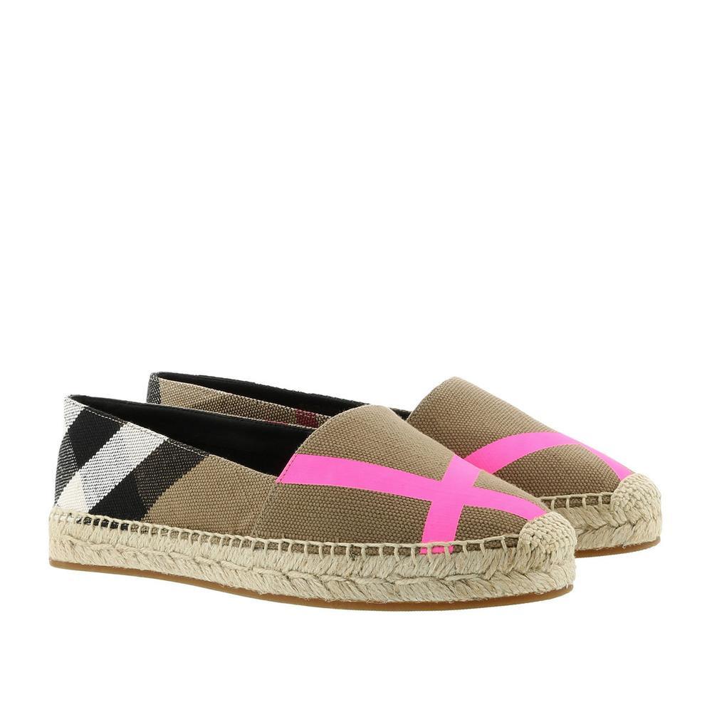 Icône estivale: L'espadrille, le chic décontracté aux pieds des grands (et des petits) de ce monde